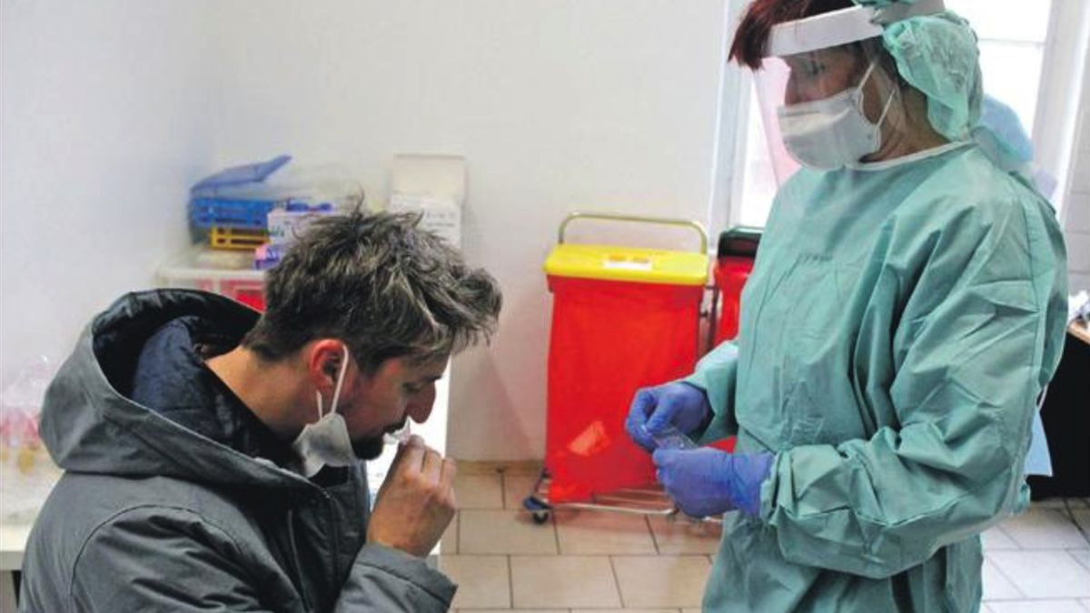 Až 150 vojáků bude moci pomáhat při testování na koronavirus